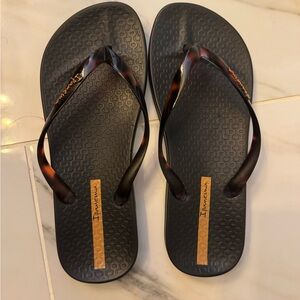 Ipanema Black and Tan Sandals